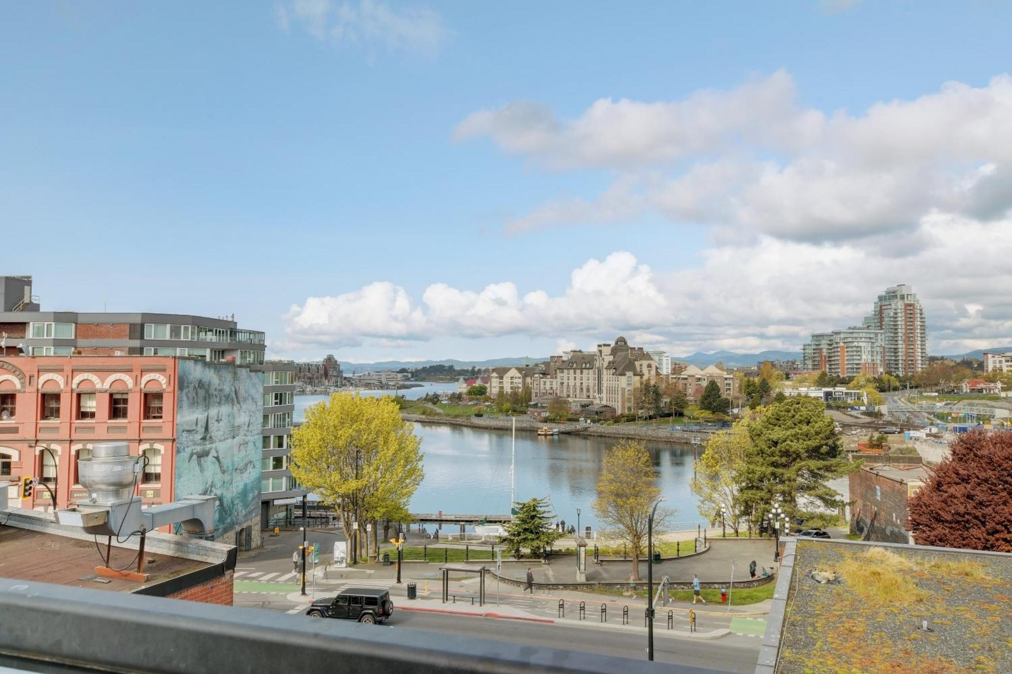 Victoria'S Parliamentary Suite With Private Rooftop Patio & Harbour View Eksteriør billede