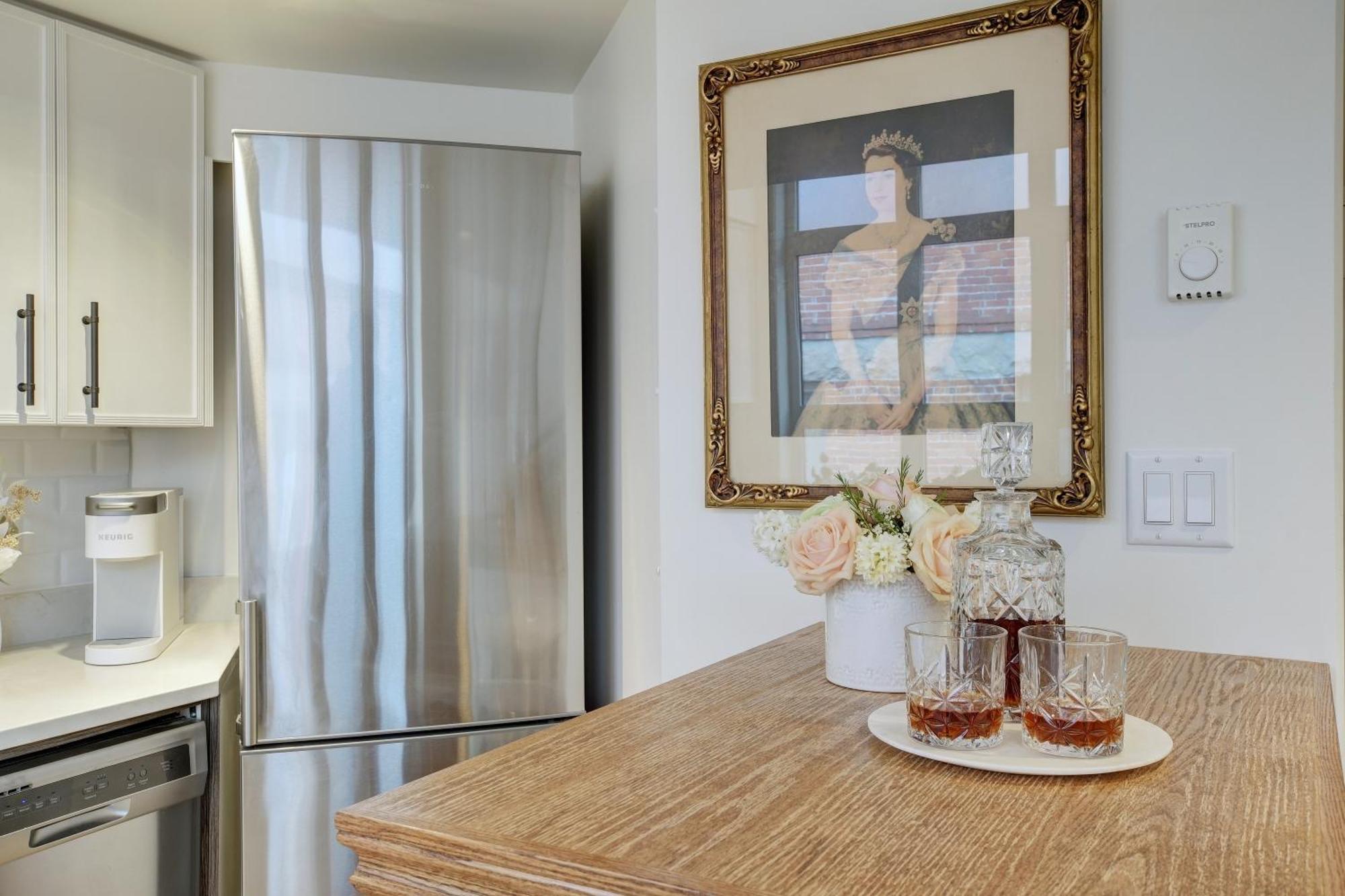 Victoria'S Parliamentary Suite With Private Rooftop Patio & Harbour View Eksteriør billede